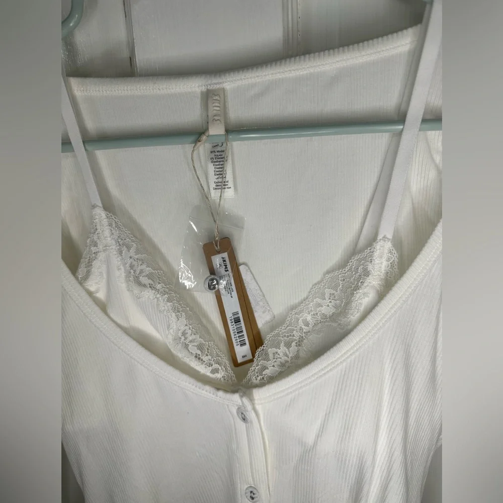 NWOT SKIMS Soft Lounge Lace Long Sleeve Button Up in Marble - Picture 5 of 9
